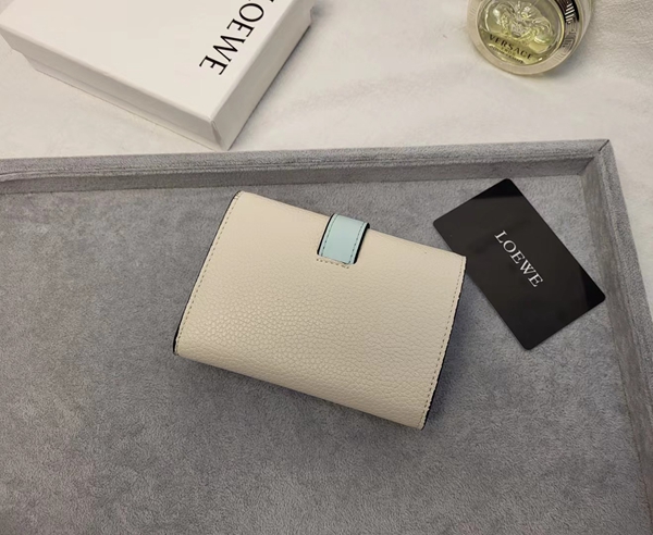 超激安ブランド財布偽物背面デザイン